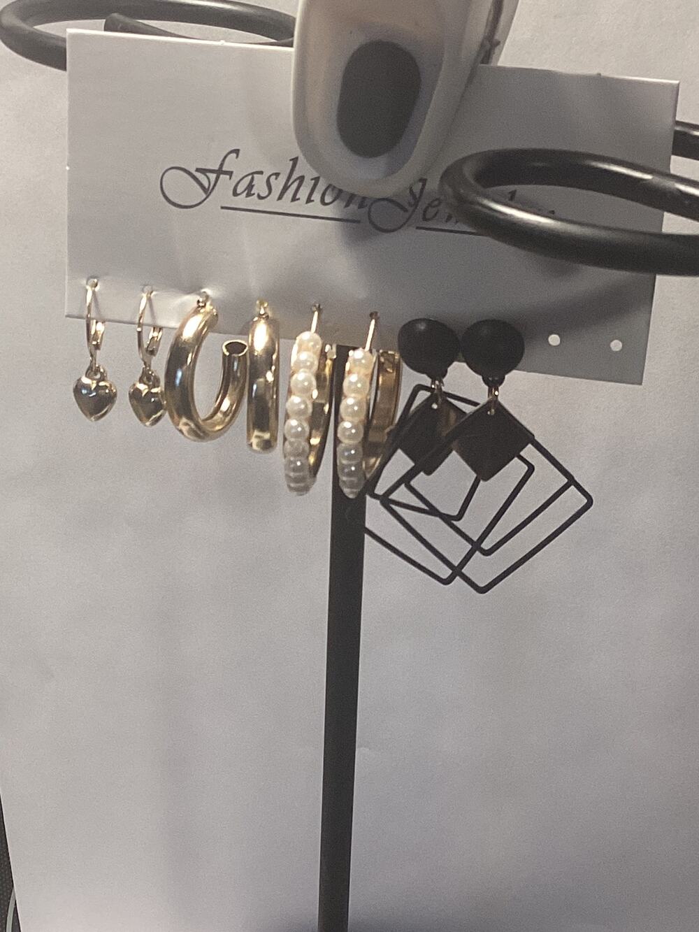 4571 NIP 4 Pair Stylish Delicate Acrylic Metal Earrings Retro Faux Pearl Style